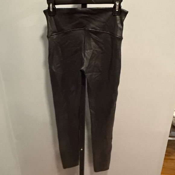 Spanx Faux Leather Snake Shine Pebbled Leggings, size Medium - Picture 7 of 8
